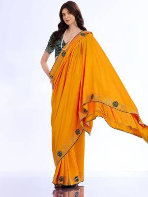yellow ethnic motifs embroidered silk blend bandhani saree 4