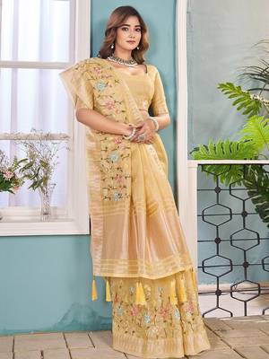 yellow floral zari silk blend tussar saree 4