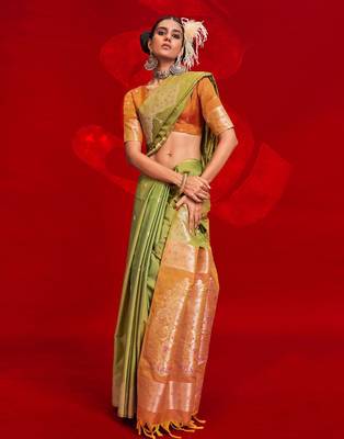 green woven design zari banarasi saree 1