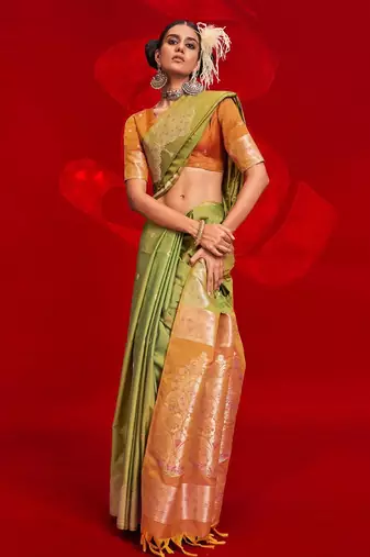 green woven design zari banarasi saree