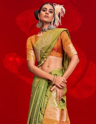 green woven design zari banarasi saree 3