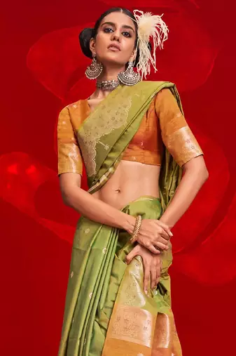 green woven design zari banarasi saree