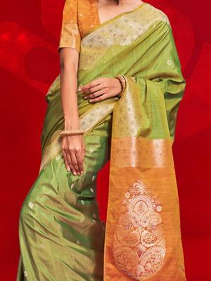 green woven design zari banarasi saree 4