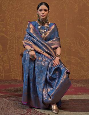 navy_blue woven design zari silk blend kanjeevaram saree with matching blouse 2