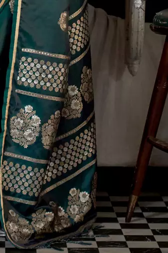 green woven design zari satin banarasi saree