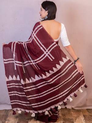 maroon batik printed saree with blouse piece 2