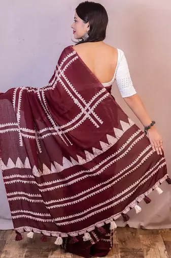 maroon batik printed saree with blouse piece