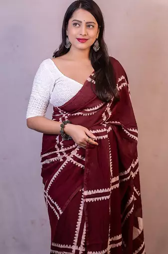 maroon batik printed saree with blouse piece