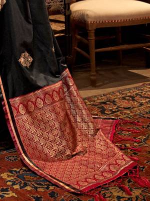 black woven design zari  banarasi celebrity saree 5