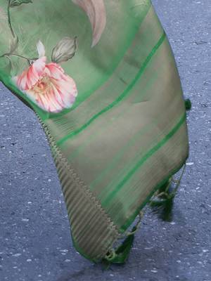 green green & pink floral organza sungudi saree with blouse piece 4