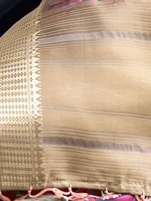 pink pink & gold-toned ethnic motifs printed organza sungudi saree 4