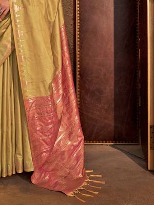 gold ethnic motifs woven design zari banarasi celebrity saree 5