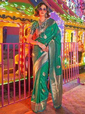 Red white floral zari silk blend paithani saree 1