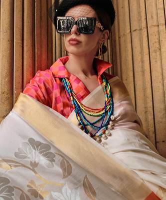 off_white off white pink floral woven design zari silk banarasi saree 4