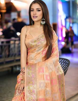 peach checked woven design zari organza banarasi saree 4