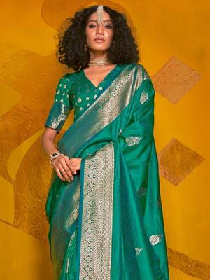 green woven design zari silk blend banarasi saree 3