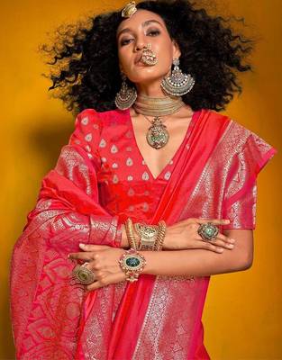 pink bagh woven design zari banarasi saree 3