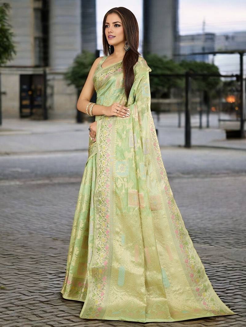 Pink pink & gold-toned floral zari silk blend paithani saree