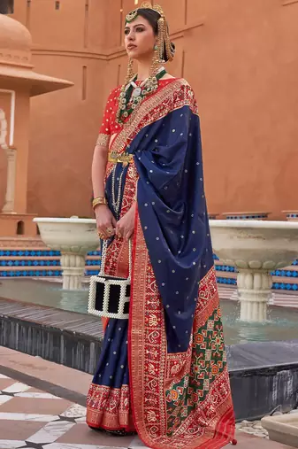 Maroon maroon & gold-toned floral zari silk blend paithani saree