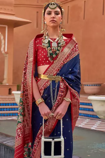 Maroon maroon & gold-toned floral zari silk blend paithani saree