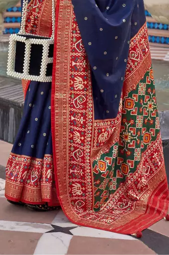 Maroon maroon & gold-toned floral zari silk blend paithani saree