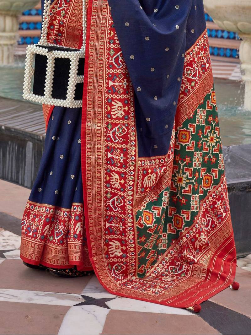 Maroon maroon & gold-toned floral zari silk blend paithani saree