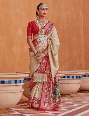Green ethnic motifs printed silk blend saree 1