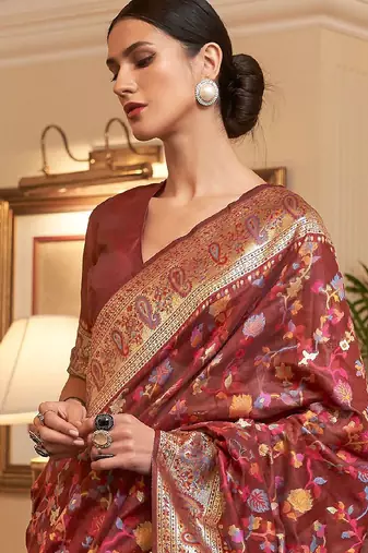maroon maroon & gold-toned floral zari silk blend paithani saree
