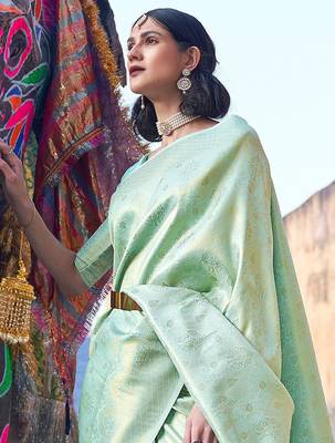 Red red woven design zari silk blend paithani saree 3