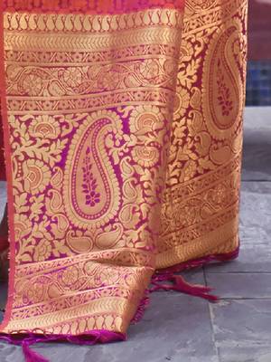 peach peach-coloured gold-toned bagh silk banarasi saree 4