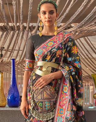 Red woven design solid saree 3