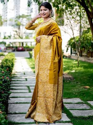 yellow woven design zari saree 2