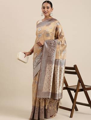 peach peach-coloured floral silk blend banarasi saree 2