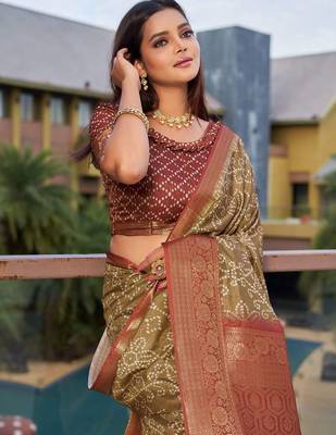 beige floral woven design saree 5