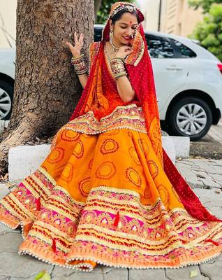 yellow yellow & red printed gotta patti bandhani saree 3