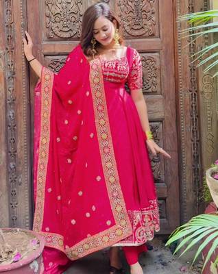 Red natural crepe silk party wear embroidery anarkali suit set 3