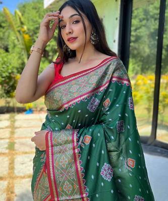 green green & pink woven design ethnic motifs zari silk blend patola saree 3