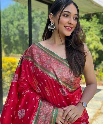 red red & green woven design zari patola saree 3
