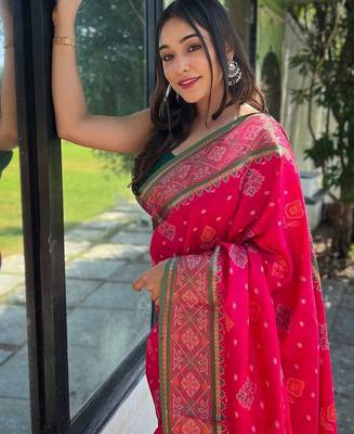 pink pink & green woven design zari patola saree 3