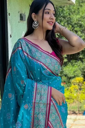 blue blue & magenta woven design zari patola saree