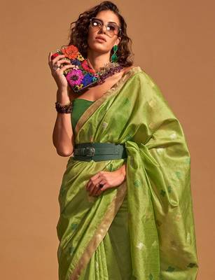 green woven design zari silk banarasi saree 2