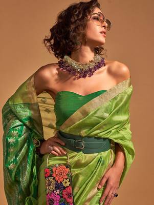 green woven design zari silk banarasi saree 3