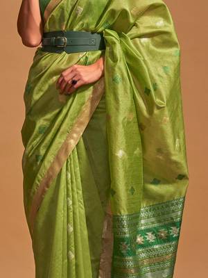 green woven design zari silk banarasi saree 4