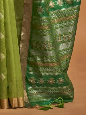 green woven design zari silk banarasi saree 5