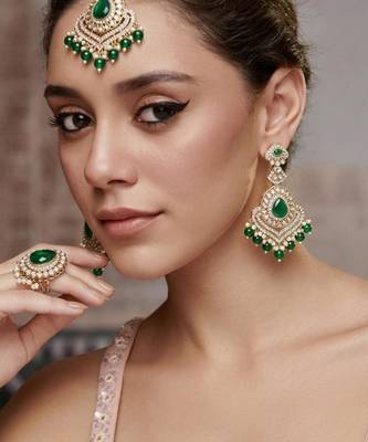 gold-plated kundan maang tika and earrings 1