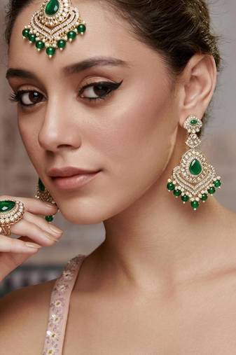 gold-plated kundan maang tika and earrings