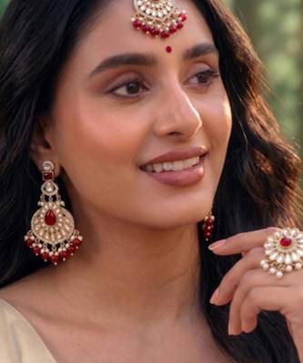 gold-plated antique kundan maang tika and earrings 1