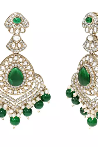gold-plated kundan maang tika and earrings