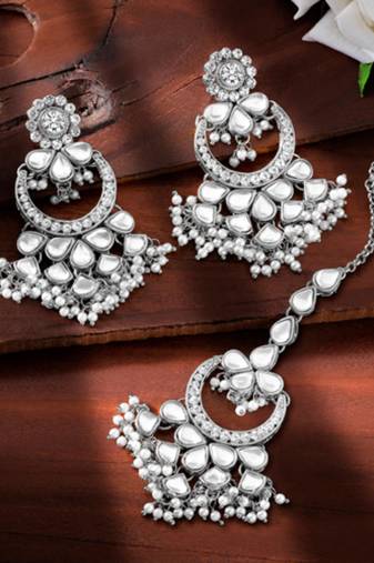 silver-plated crystal-studded & beaded jewellery set with maangtikka
