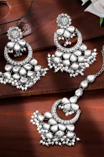 silver-plated crystal-studded & beaded jewellery set with maangtikka